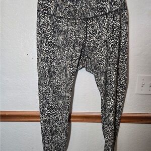Old Navy Black and White High-Rise Leggings